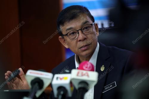 DATUK DR ROSLAN HUSSIN