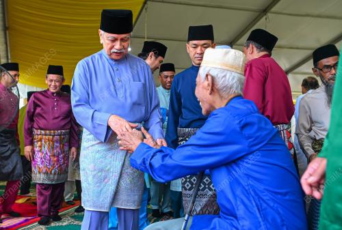 TUANKU MUHRIZ TUANKU MUNAWIR