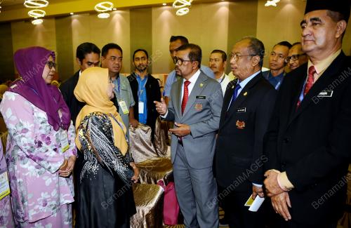 DATUK ADNAN MAT