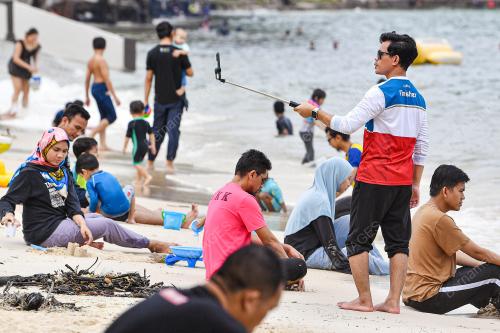 RIADAH HUJUNG MINGGU