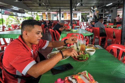 PENIAGA NASI AYAM