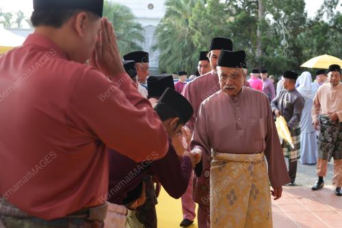 TUANKU MUHRIZ TUANKU MUNAWIR 