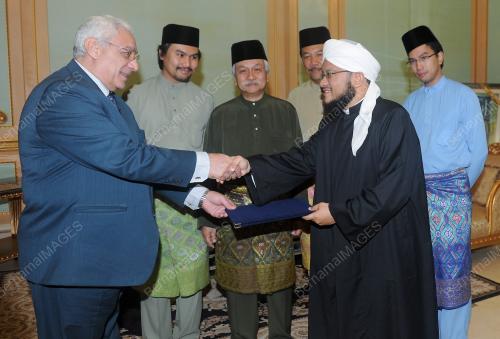 TUANKU MUHRIZ IBNI ALMARHUM TUANKU MUNAWIR