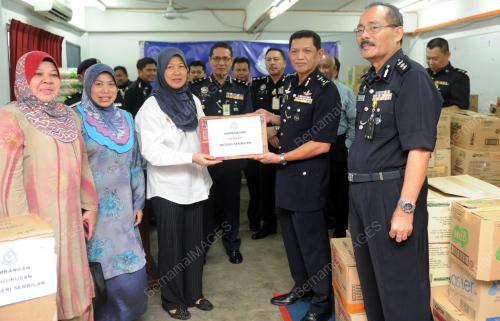 NS02_31122014_POLIS_SUMBANGAN