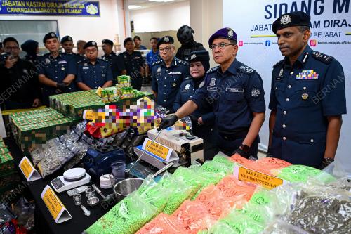 DATUK AMRAN AHMAD