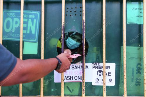 STESEN MINYAK TERTUA DI JOHOL
