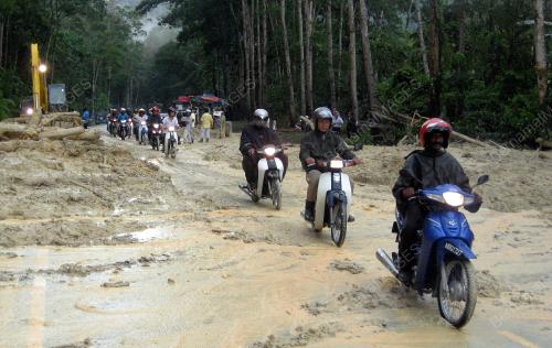 TANAH RUNTUH