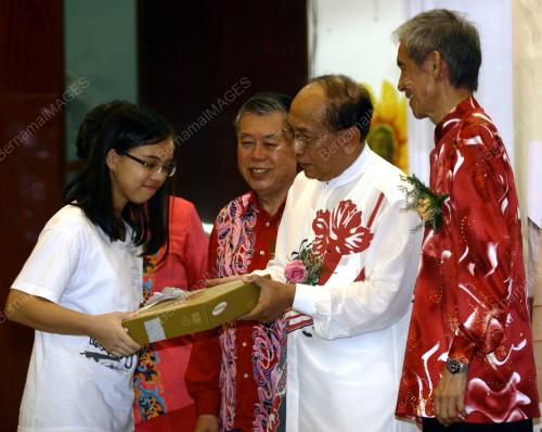DATUK SERI DR RAIS YATIM
