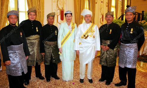 TUANKU MUHRIZ IBNI ALMARHUM TUANKU MUNAWIR