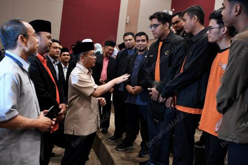 DATUK DR MOHD NA'IM MOKHTAR