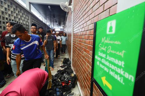 SOLAT JUMAAT PERTAMA DI R&R SEREMBAN