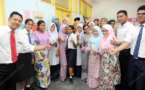 NS03_05052014_PAKAIAN_SEKOLAH