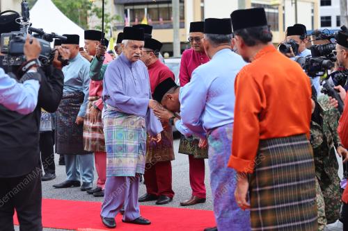TUANKU MUHRIZ TUANKU MUNAWIR