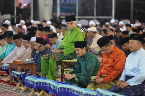 TUANKU MUHRIZ TUANKU MUNAWIR
