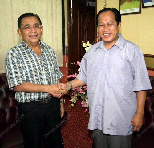 AHMAD MASLAN