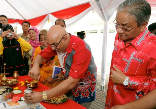 NS03_07062012_KARNIVAL_WANITA