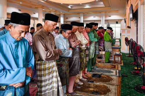 TUANKU MUHRIZ TUANKU MUNAWIR