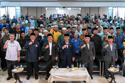 DATUK DR MOHD NAIM MOKHTAR