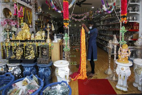 TINJAUAN PERSIAPAN MASYARAKAT INDIA SAMBUT DEEPAVALI