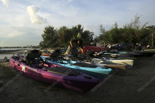 AKTIVITI KAYAK SAMBIL MEMANCING DI PORT DICKSON