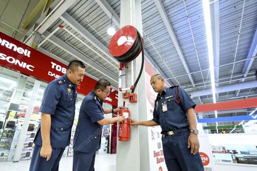 NS03_09062018_BOMBA_MEMERIKSA_BN201806050101