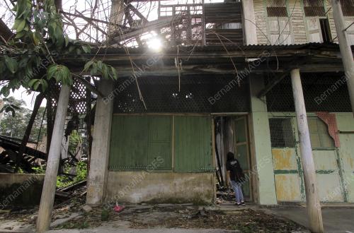 NS03_09072019_BANGUNAN_USANG
