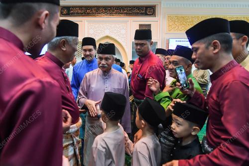 TUANKU MUHRIZ TUANKU MUNAWIR
