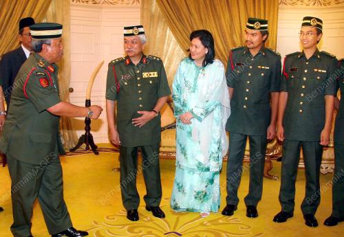 TUANKU MUHRIZ IBNI ALMARHUM TUANKU MUNAWIR