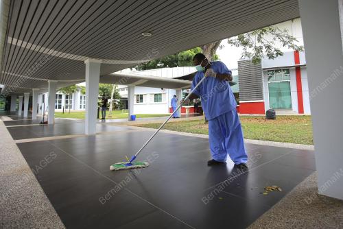 KERJA-KERJA PEMBERSIHAN DI AKADEMI KEPIMPINAN PENDIDIKAN TINGGI