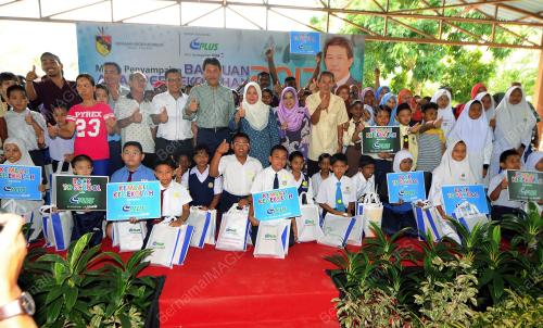 NS03_12012017_BANTUAN_PERSEKOLAHAN