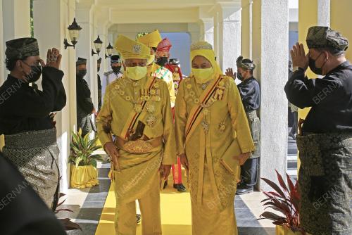TUANKU MUHRIZ TUANKU MUNAWIR