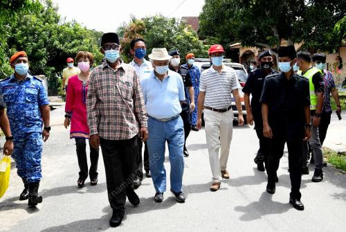 TUANKU MUHRIZ TUANKU MUNAWIR