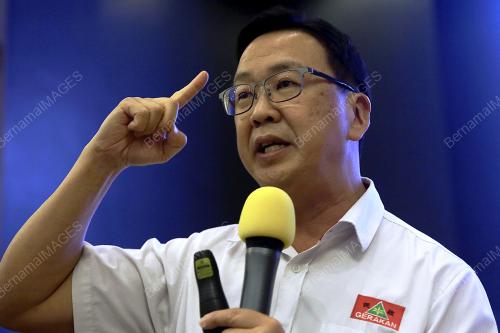 DATUK DR DOMINIC LAU HOE CHAI