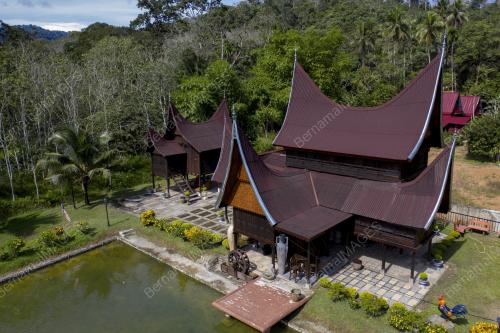 RUMAH GADANG KAMPUNG GAGU
