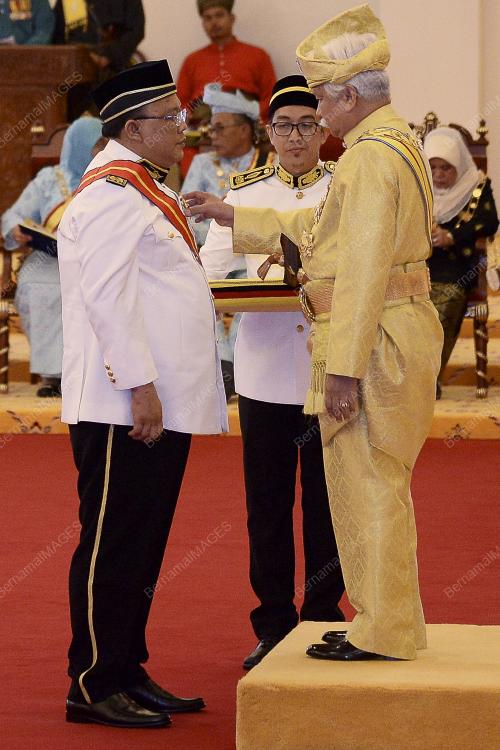 TUANKU MUHRIZ TUANKU MUNAWIR