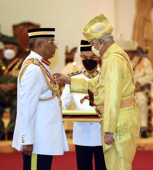 TUANKU MUHRIZ TUANKU MUNAWIR