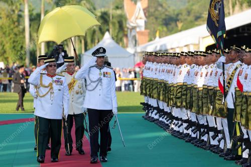 TUANKU MUHRIZ TUANKU MUNAWIR 
