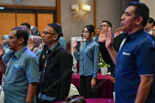 TAN SRI DR JOHARI ABDUL