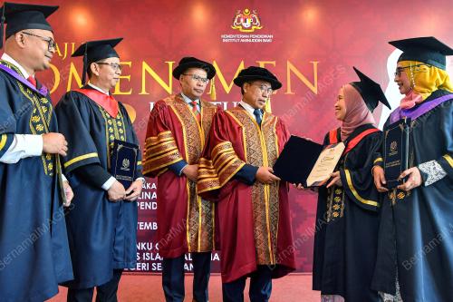 AZMAN ADNAN