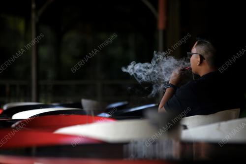 MEROKOK DI PREMIS MAKANAN