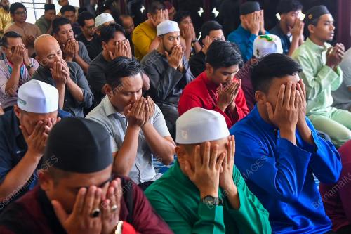SOLAT JUMAAT PERTAMA BULAN RAMADAN