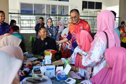 DATUK SERI DR DZULKEFLY AHMAD