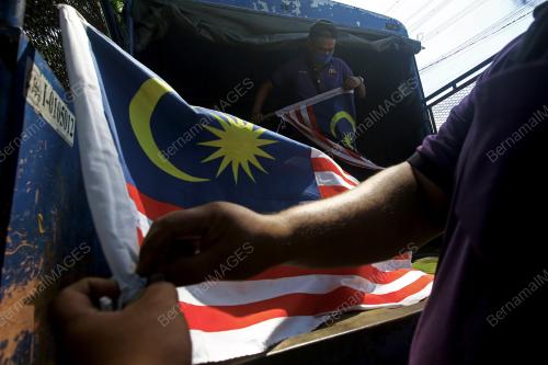 PEMASANGAN KIBARAN JALUR GEMILANG