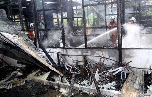 NS03_15082012_RUMAH_TERBAKAR