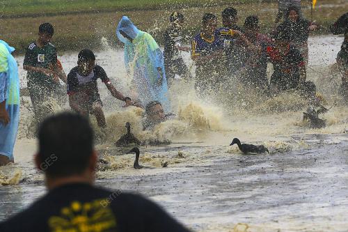 BOLA SEPAK SAWAH