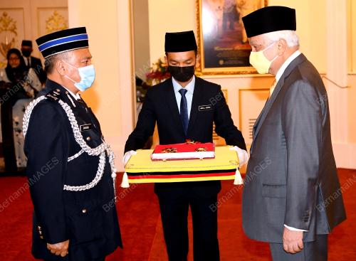 TUANKU MUHRIZ TUANKU MUNAWIR