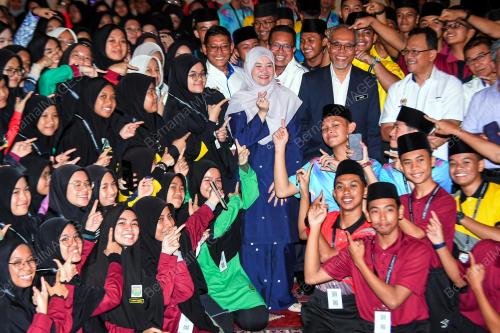 FADHLINA SIDEK