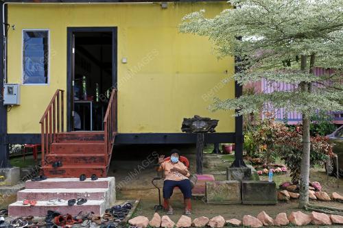 VAKSIN COVID-19 WARGA EMAS ORANG ASLI