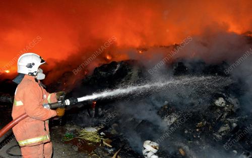 NS03_17012015_SAMPAH_TERBAKAR