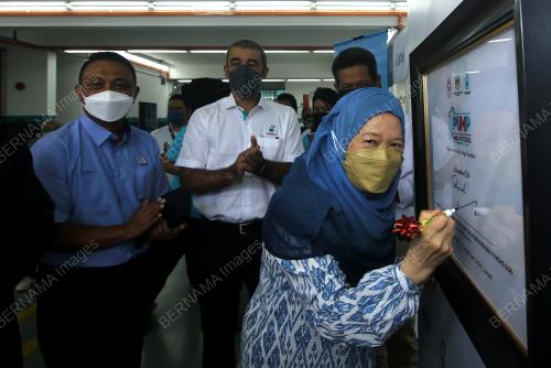 DATUK SERI AZIZAH MOHD DUN